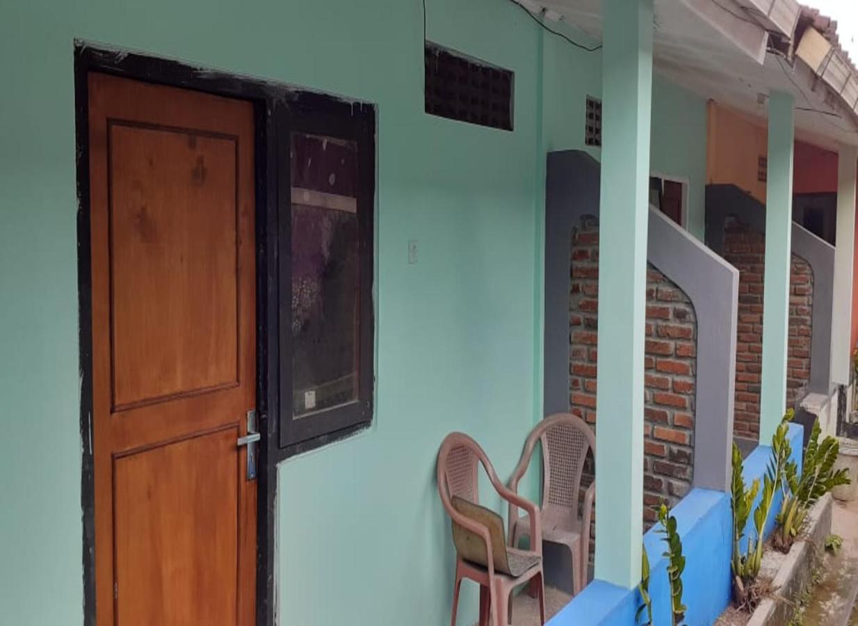 Hotel Dirgantara Parakan  Exterior photo